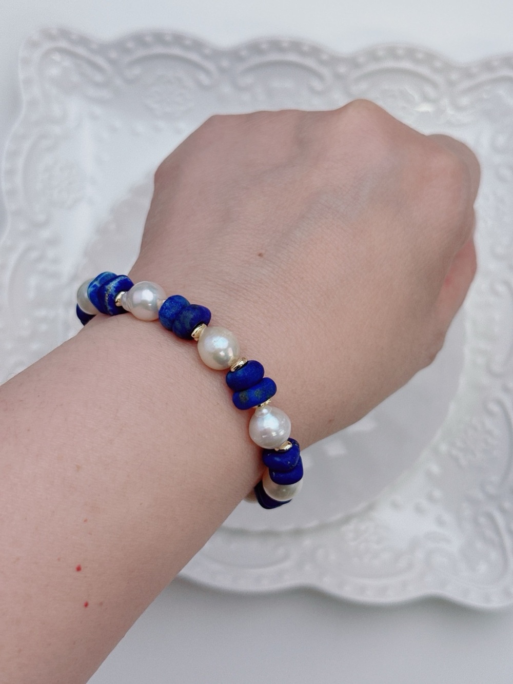 26B529 Handmade Freshwater Baroque Pearl Lapis Stretchable Bracelet 7β 8-9mm - Picture 6 of 6